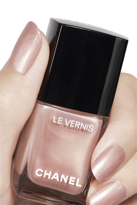 chanel le vernis 895|There’s a Chanel Nail Polish for Every Look That Walked the .